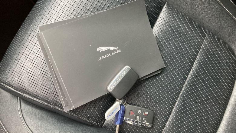 Jaguar F-Pace 2.0d [180] Chequered Flag 5dr Auto AWD Diesel Estate